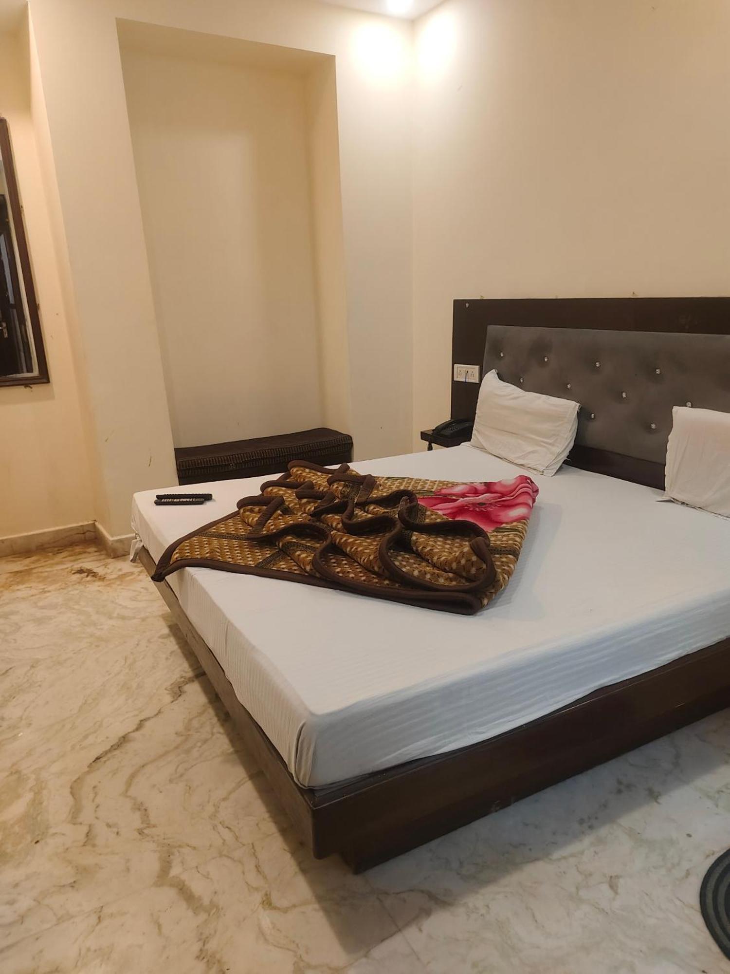 Hotel Perfect Spot- Main Bazar - Walking Metro Station Új-Delhi Kültér fotó